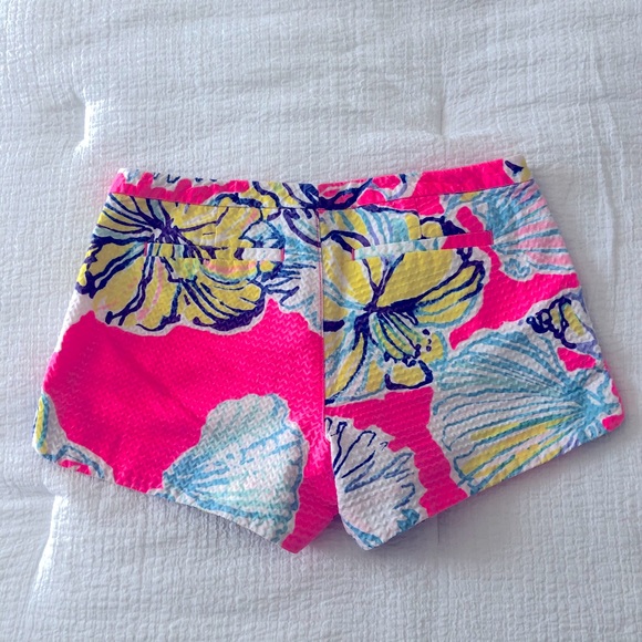 Lily Pulitzer Adie Shorts in Swept By the Tides - Picture 2 of 3